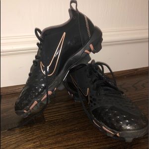NIKE WOMEN’S SOFTBALL CLEATS